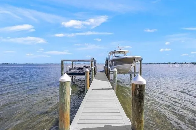 $8,950 | 527 56th Street, Holmes Beach, FL 34217