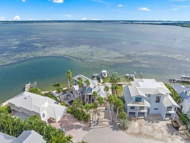 $8,950 | 527 56th Street, Holmes Beach, FL 34217