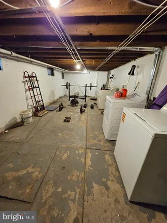 a view of utility room
