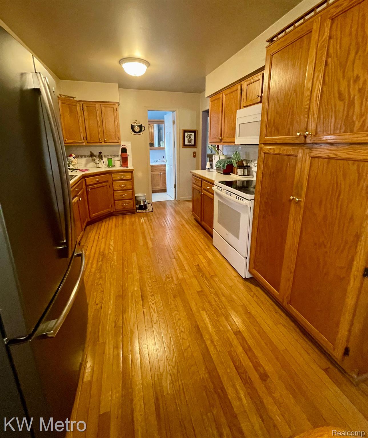 7924 South Vernon Road Durand, MI 48429 - Photo 8 of 12 Kitchen (open the cupboard across from fridge :) )