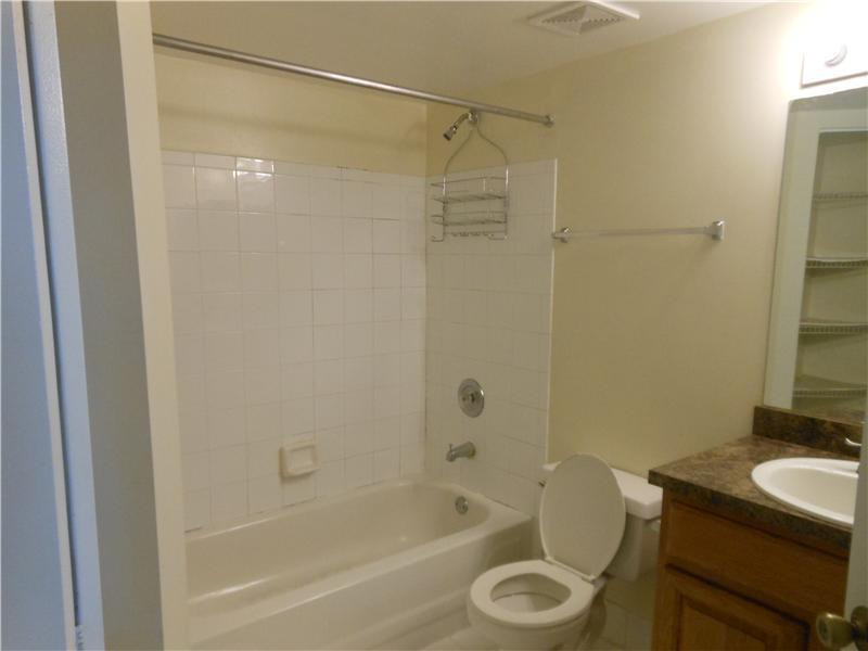 450 South Park Road, Unit 5205 Hollywood, FL 33021 - Photo 3 of 4 Bathroom