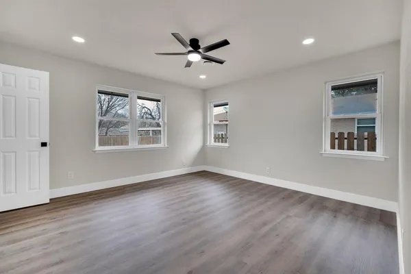 $325,000 | 203 West Avenue K, Midlothian, TX 76065