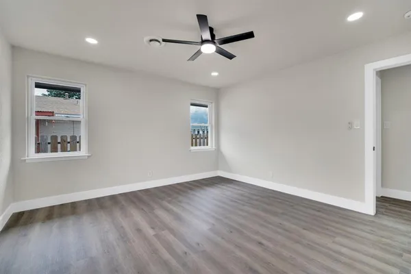 $325,000 | 203 West Avenue K, Midlothian, TX 76065