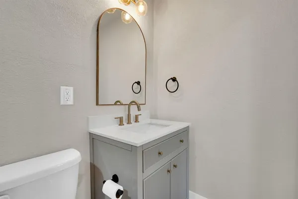 $325,000 | 203 West Avenue K, Midlothian, TX 76065