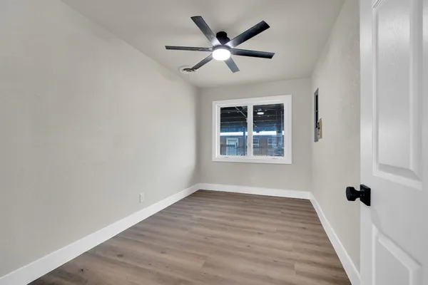 $325,000 | 203 West Avenue K, Midlothian, TX 76065