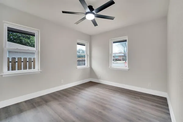 $325,000 | 203 West Avenue K, Midlothian, TX 76065