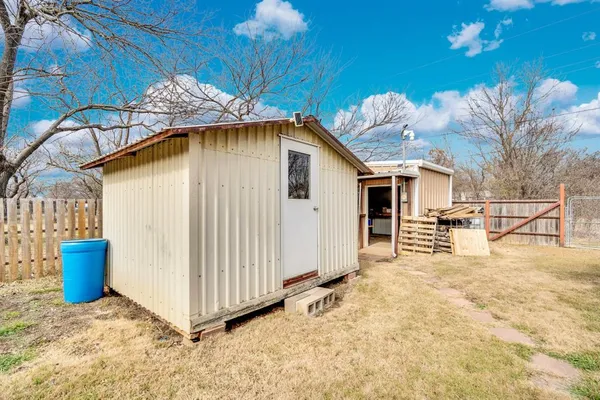 $325,000 | 203 West Avenue K, Midlothian, TX 76065