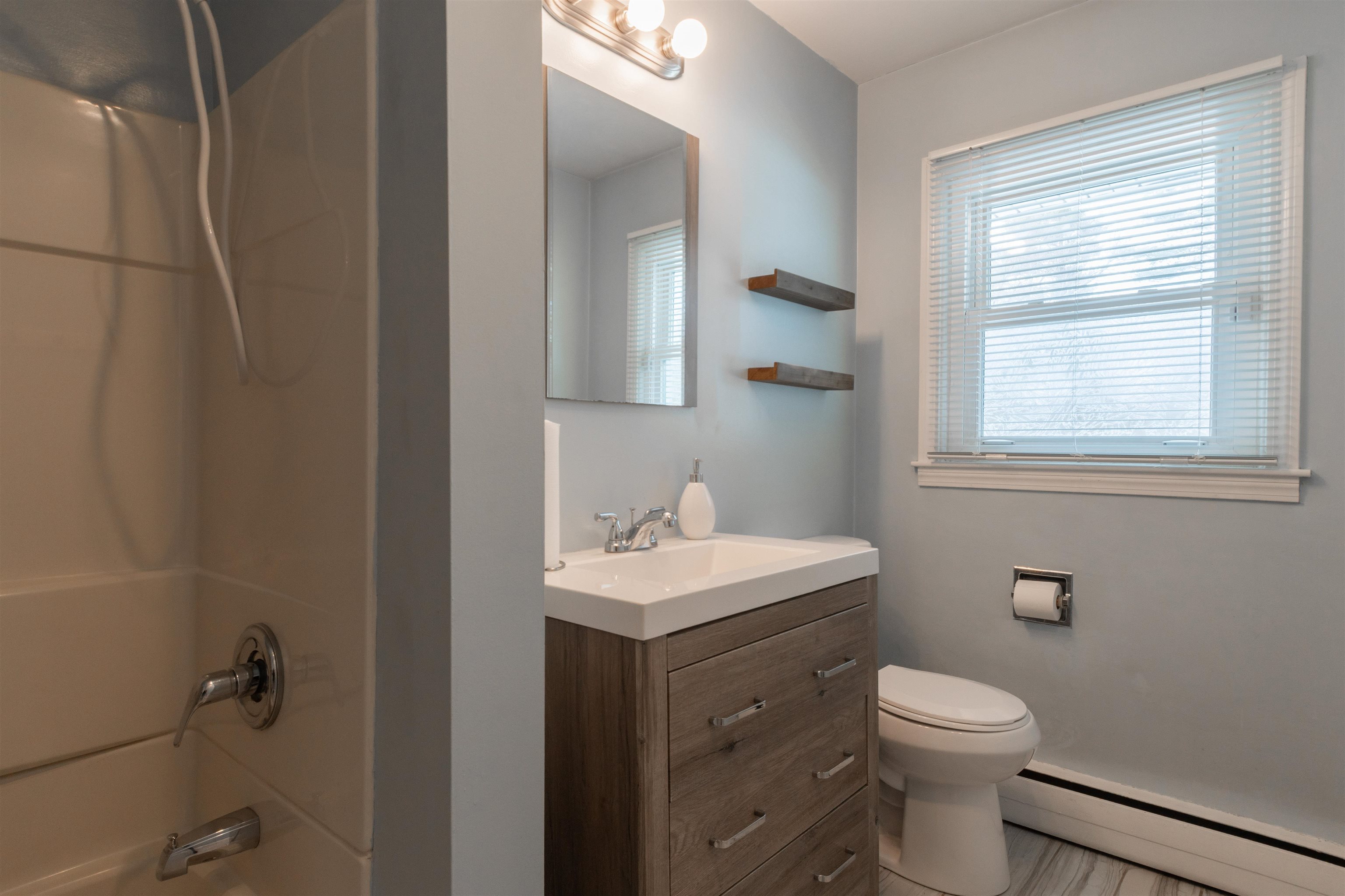 131 Huse Road Manchester, NH 03103 - Photo 6 of 36