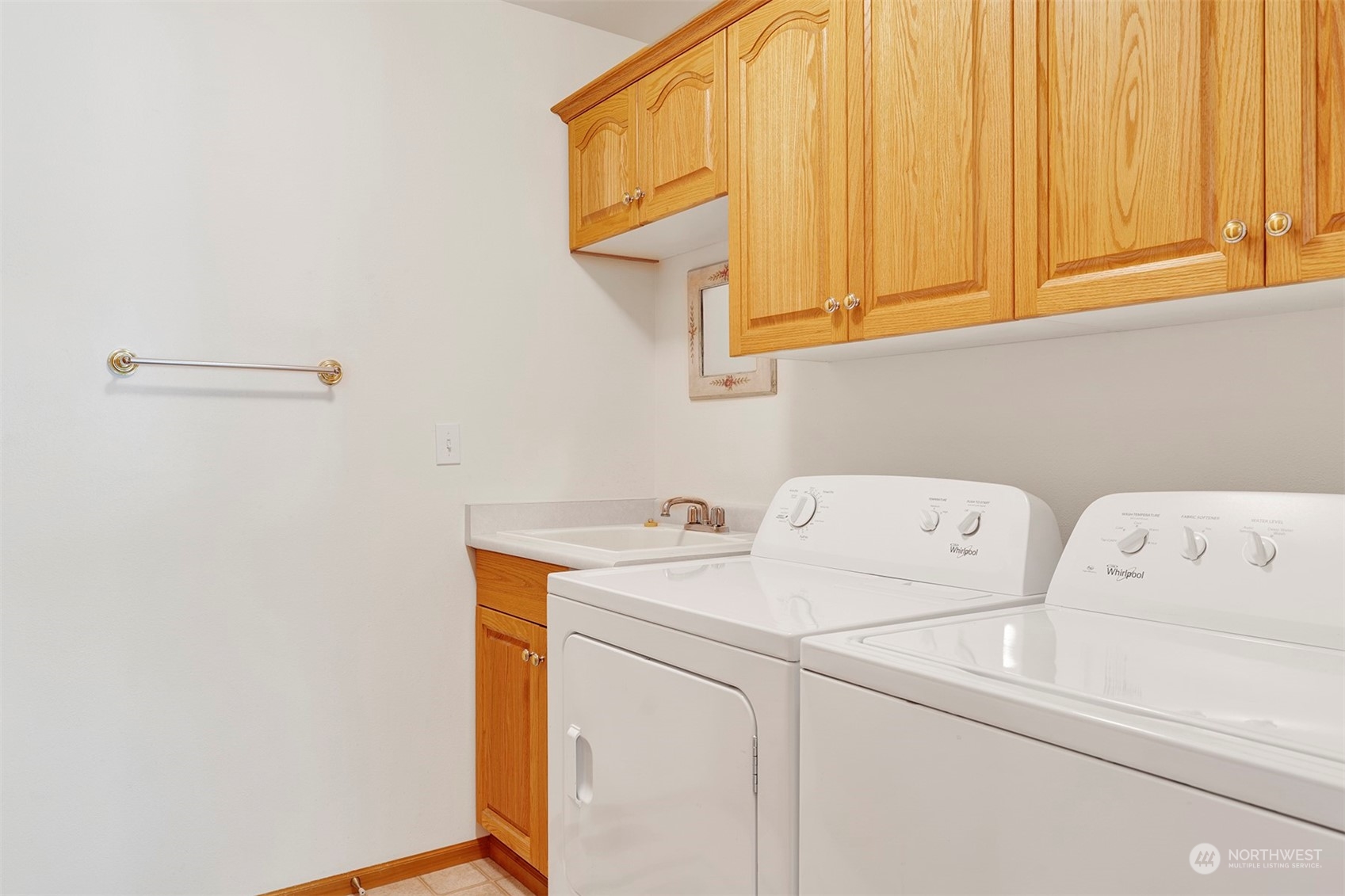 343 West Pole Road Lynden, WA 98264 - Photo 30 of 40 a utility room with dryer and washer