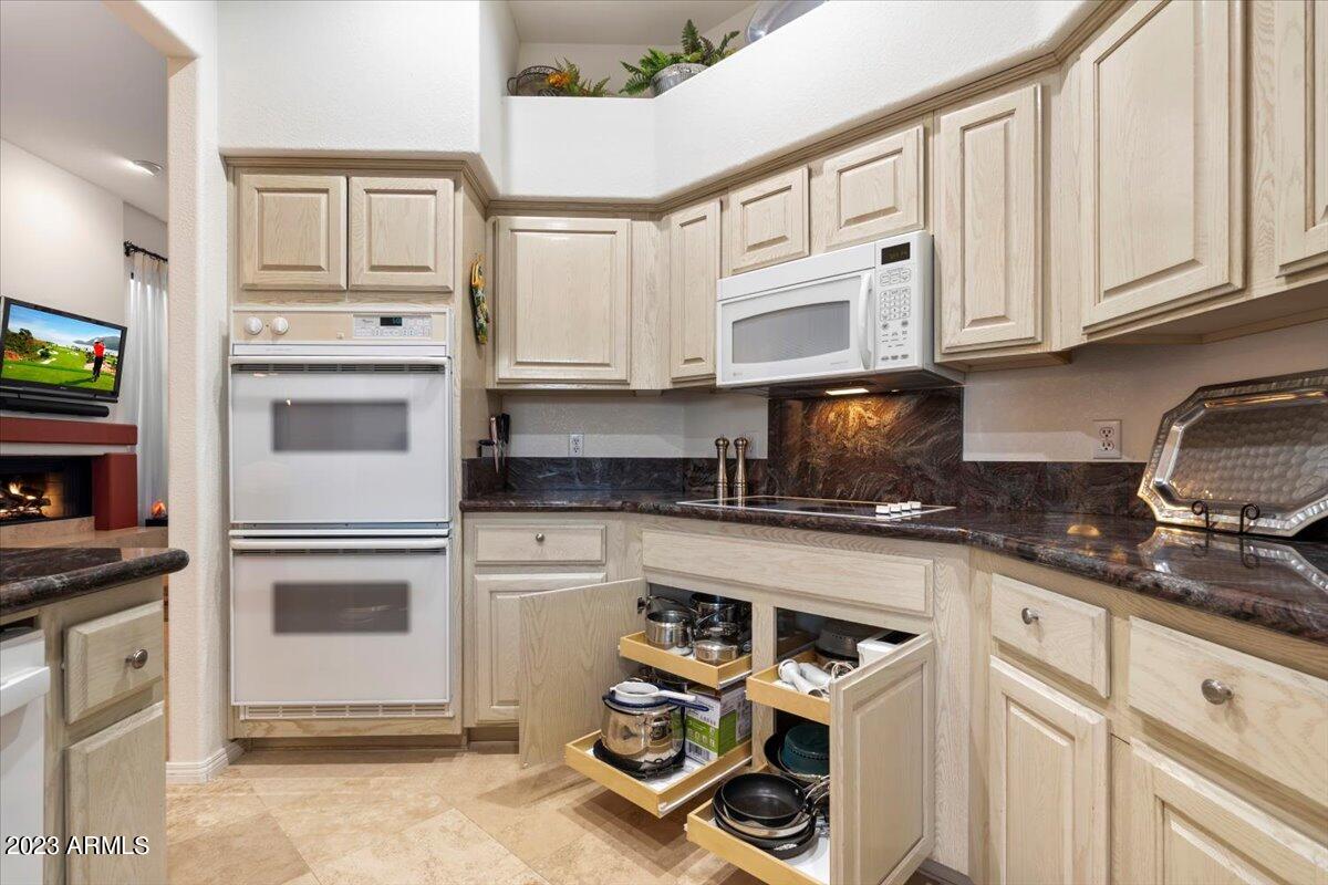 8100 East Camelback Road, Unit 101 Scottsdale, AZ 85251 - Photo 16 of 43 16-Kitchen