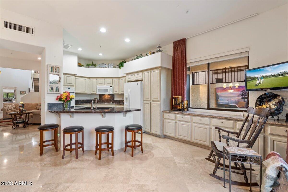 8100 East Camelback Road, Unit 101 Scottsdale, AZ 85251 - Photo 17 of 43 17-Kitchen