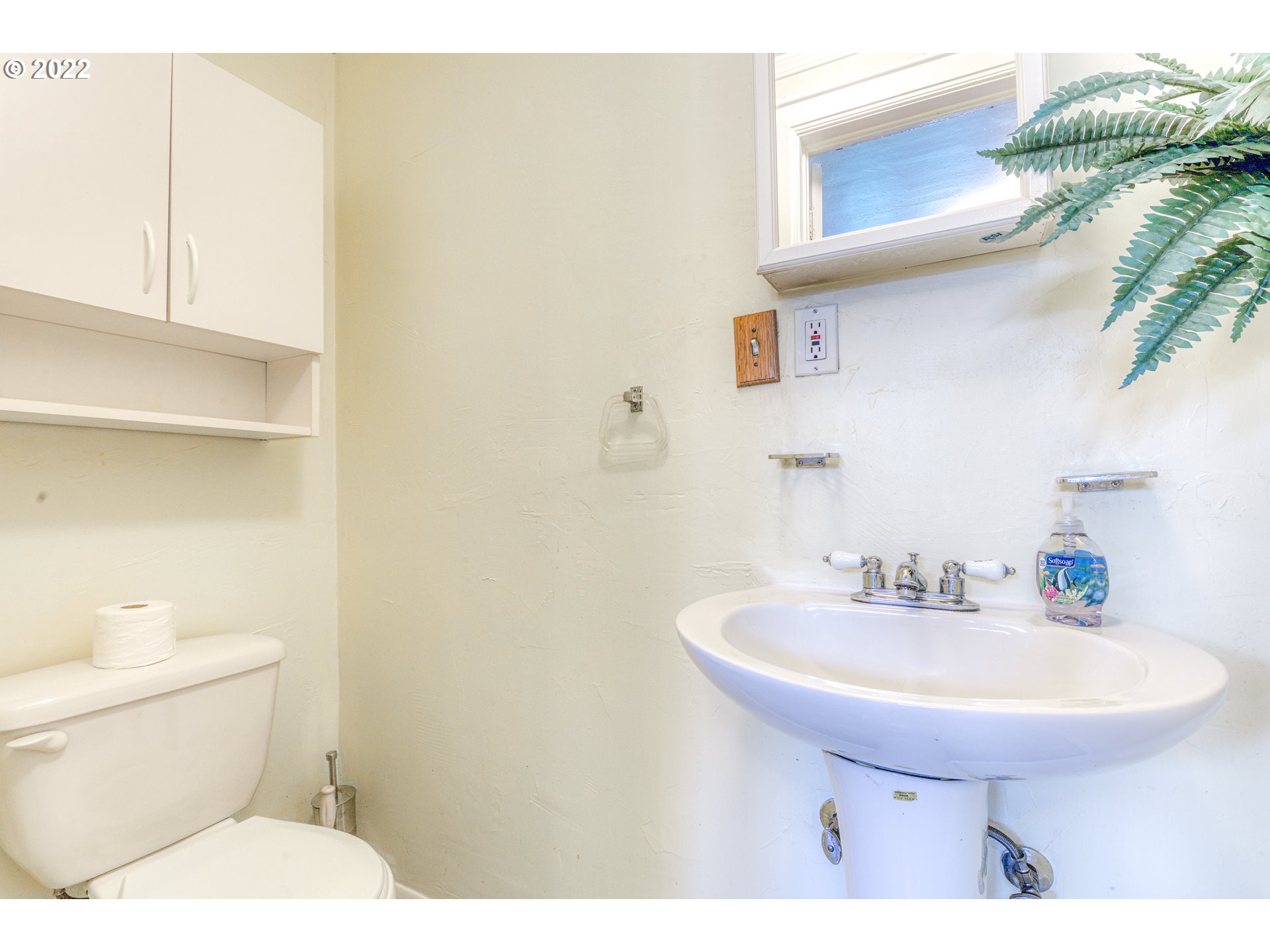 924 Chambers Street Eugene, OR 97402 - Photo 18 of 27 a bathroom with a sink and a toilet
