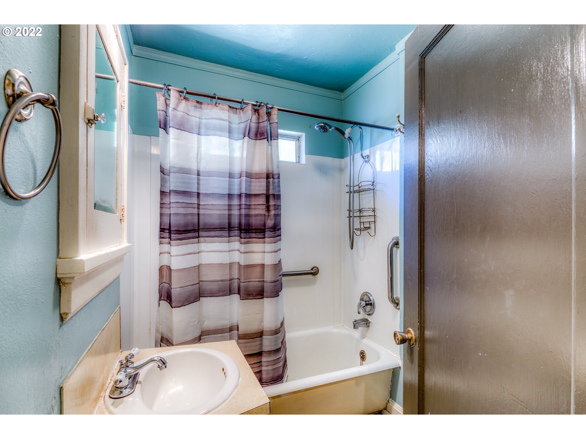 924 Chambers Street Eugene, OR 97402 - Photo 20 of 27 a bathroom with a bathtub and a shower