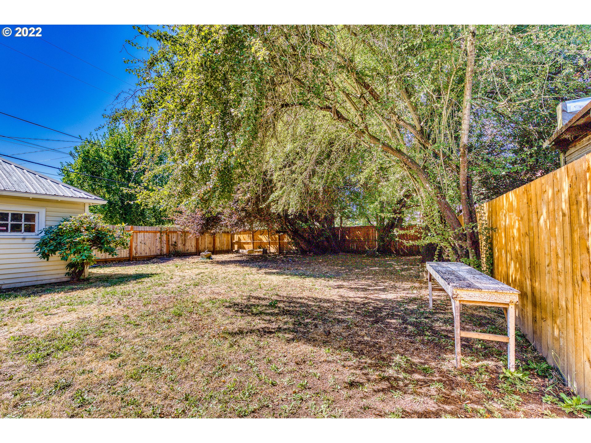 924 Chambers Street Eugene, OR 97402 - Photo 27 of 27 a backyard of a house with table and chairs