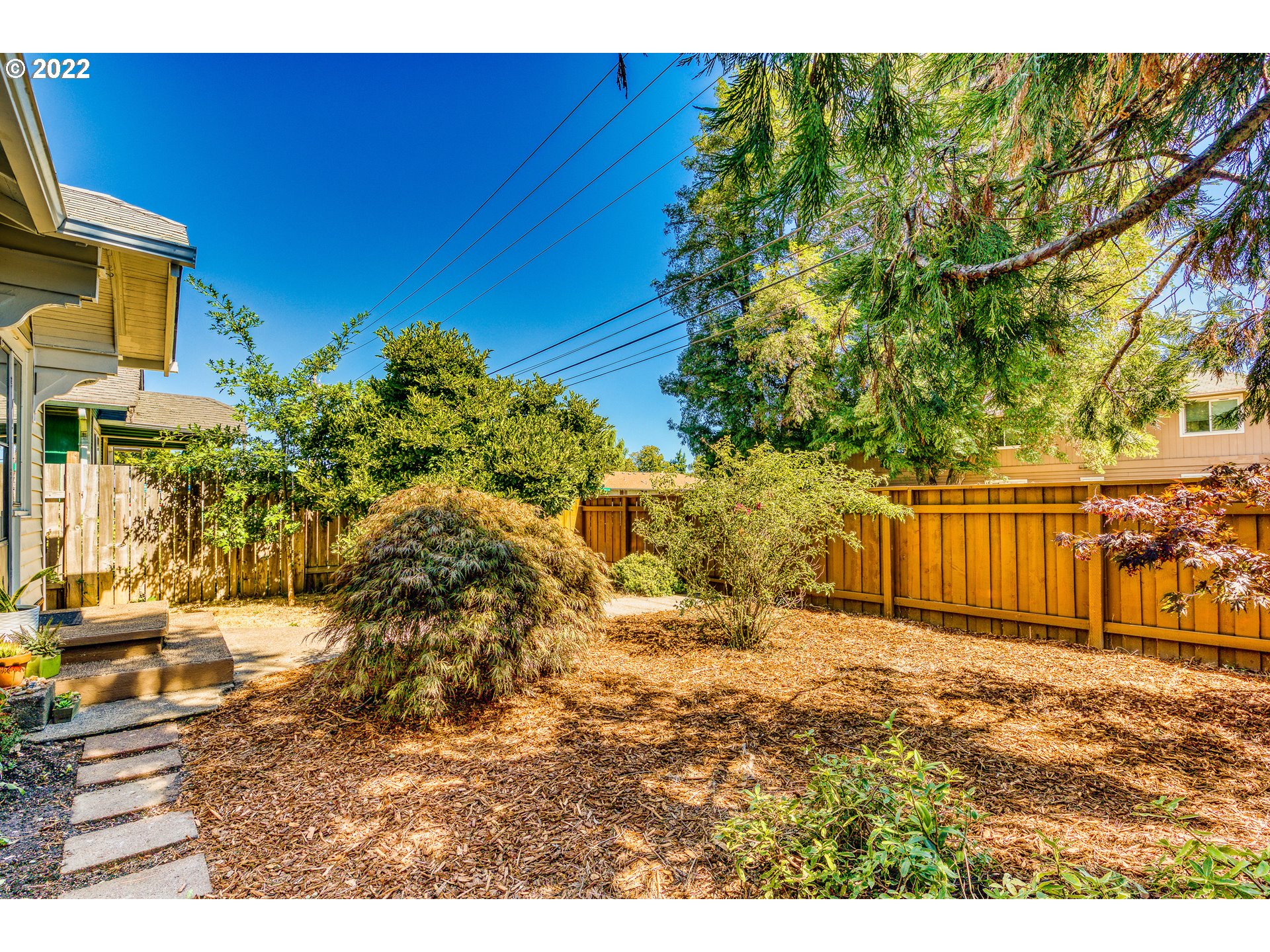 924 Chambers Street Eugene, OR 97402 - Photo 4 of 27 a view of outdoor space and yard
