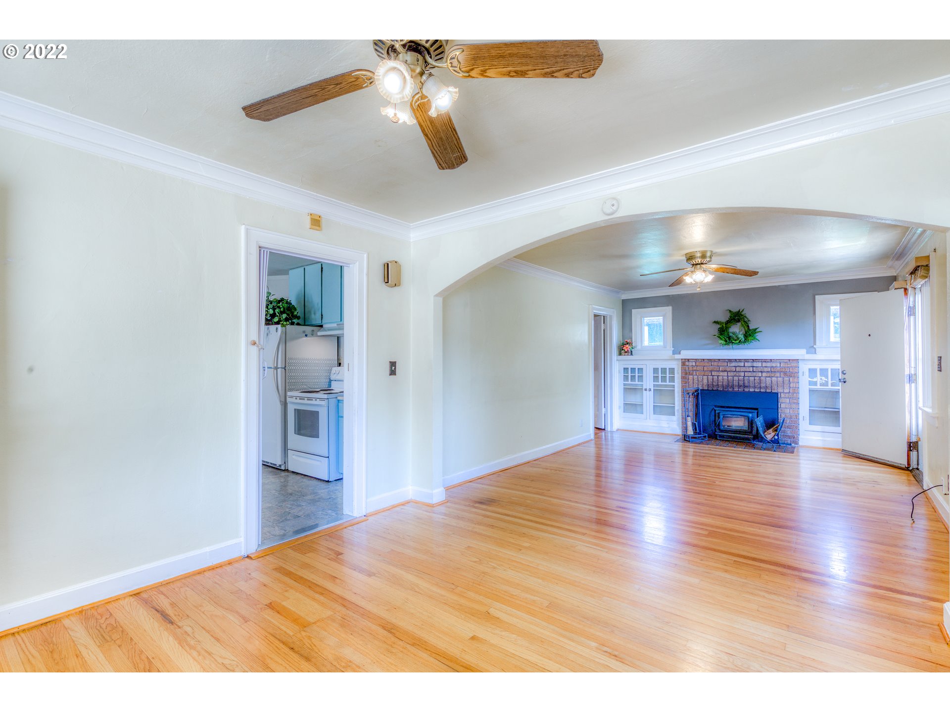 924 Chambers Street Eugene, OR 97402 - Photo 9 of 27 a view of empty room with wooden floor