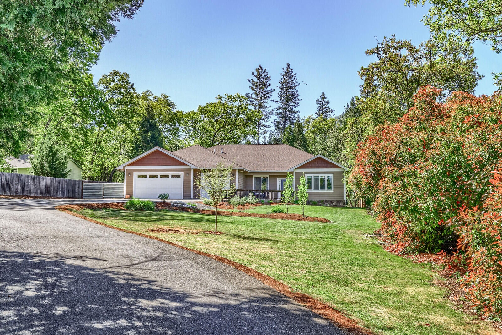 315 Summit Loop Grants Pass, OR 97527 - Photo 40 of 48 Front yard ......