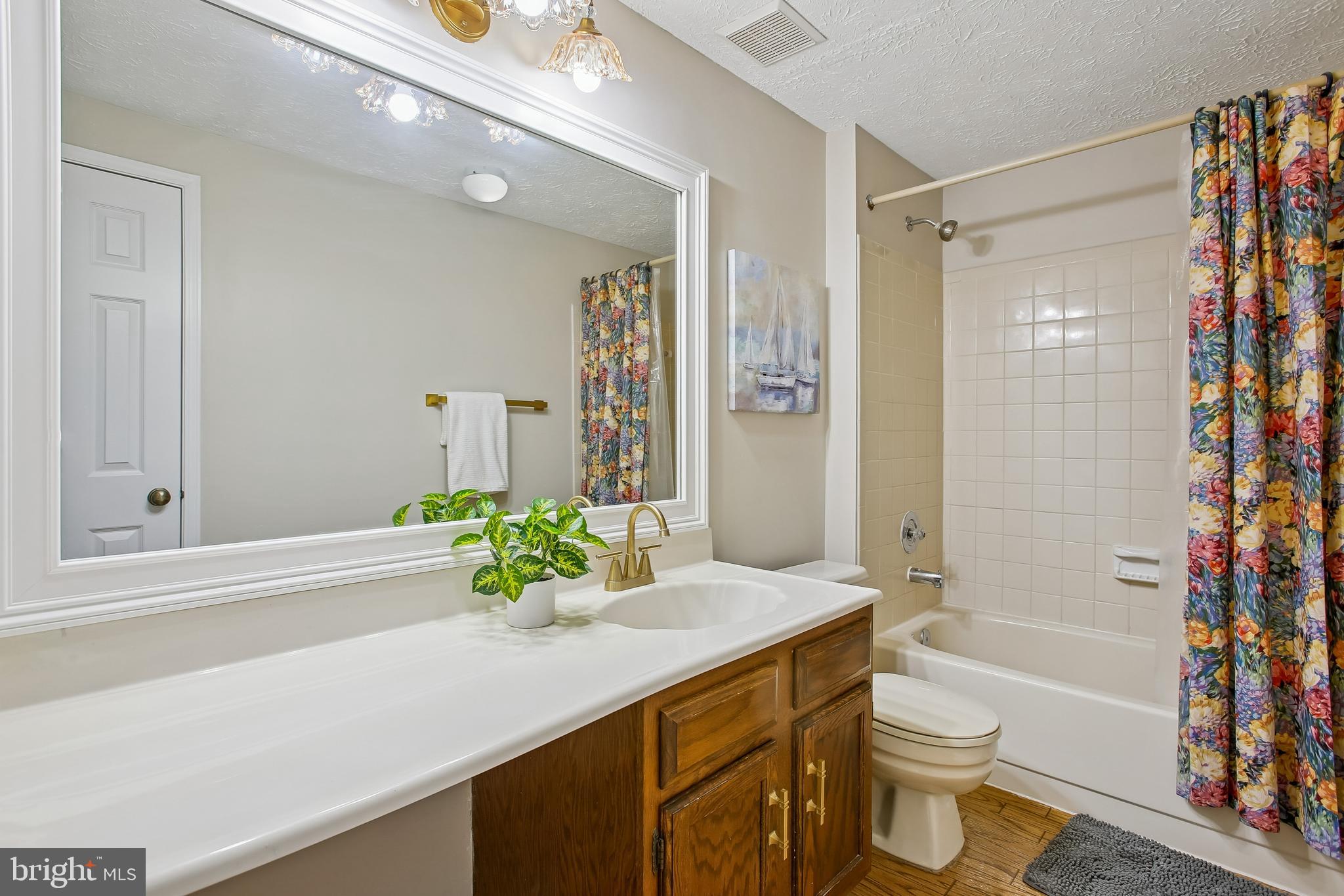 4566 Rincon Place Dumfries, VA 22025 - Photo 24 of 39 Spacious full bath in the hall