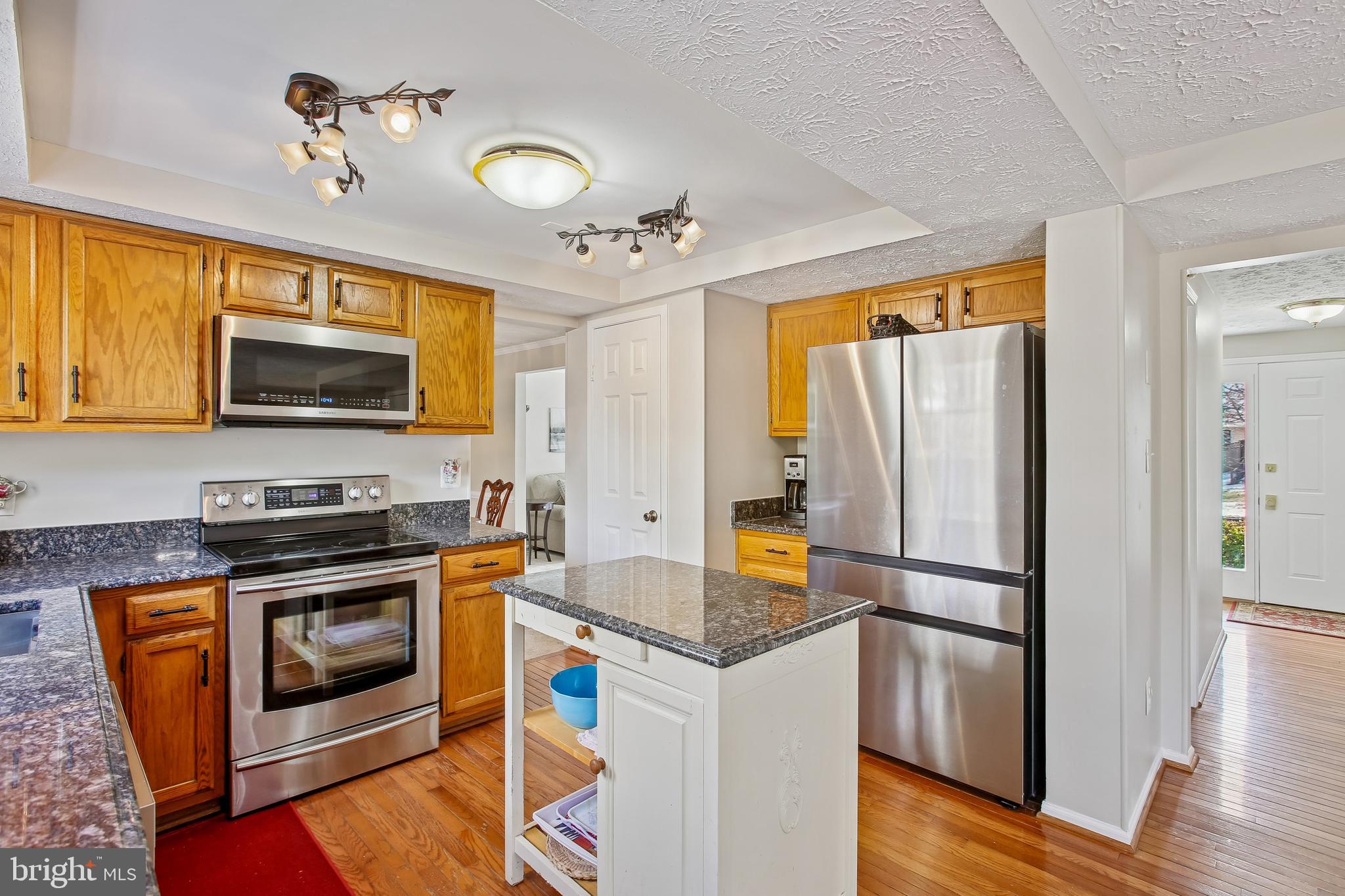 4566 Rincon Place Dumfries, VA 22025 - Photo 3 of 39 Granite countertops
