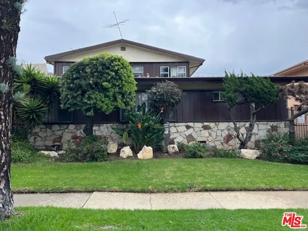 $2,250 | 10702 Crenshaw Boulevard, Unit 5, Inglewood, CA 90303