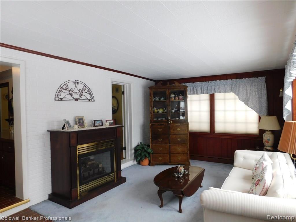 1778 Bournemouth Road Grosse Pointe Woods, MI 48236 - Photo 4 of 21