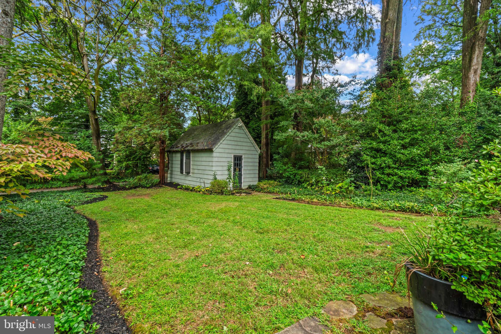 308 Broxton Road Baltimore, MD 21212 - Photo 27 of 34 Spacious flat backyard with sculpted beds