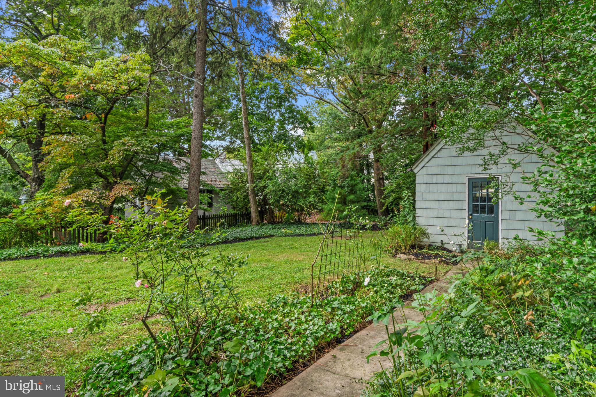 308 Broxton Road Baltimore, MD 21212 - Photo 28 of 34 Pathway to detached garage