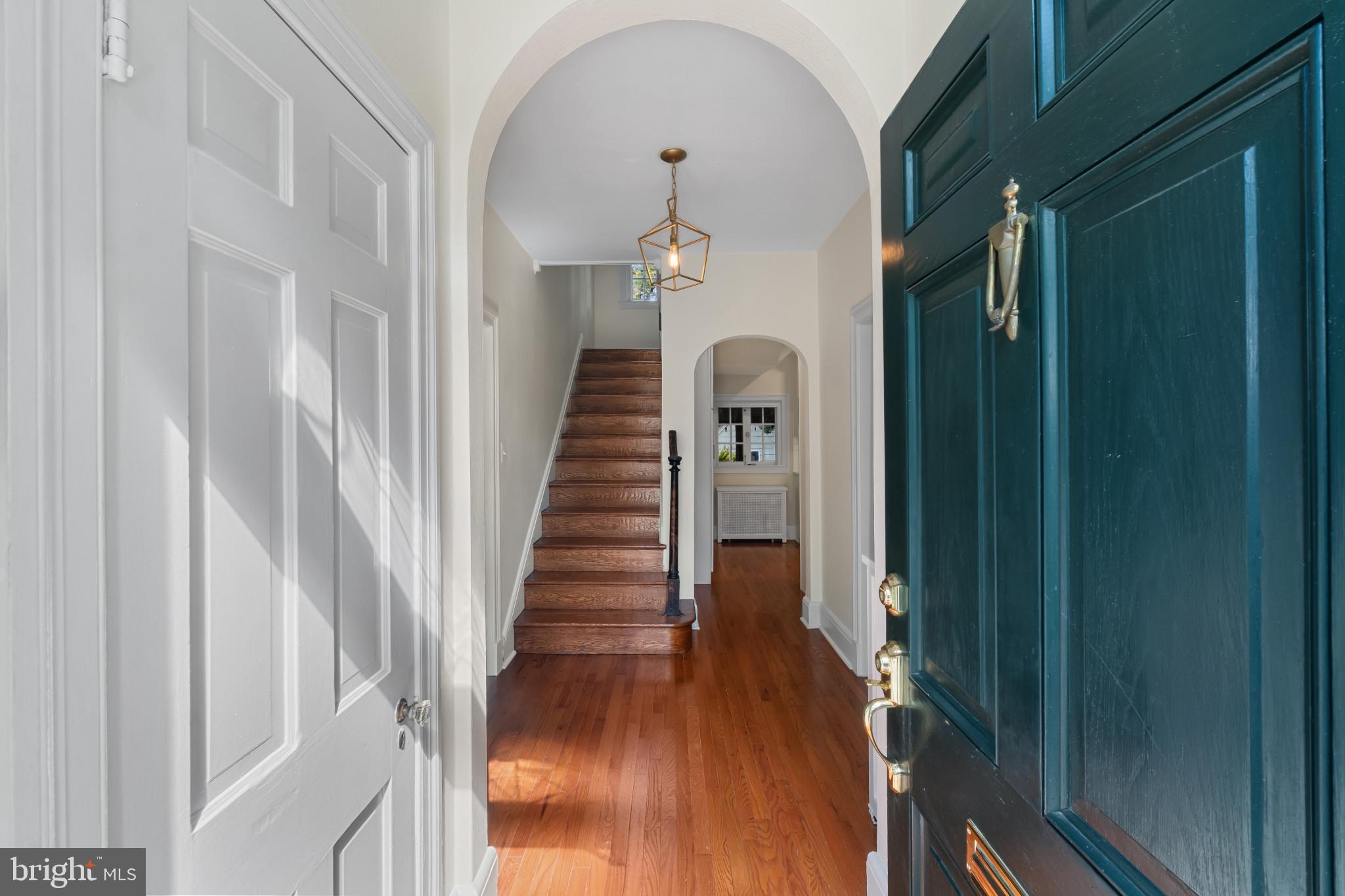 308 Broxton Road Baltimore, MD 21212 - Photo 3 of 34