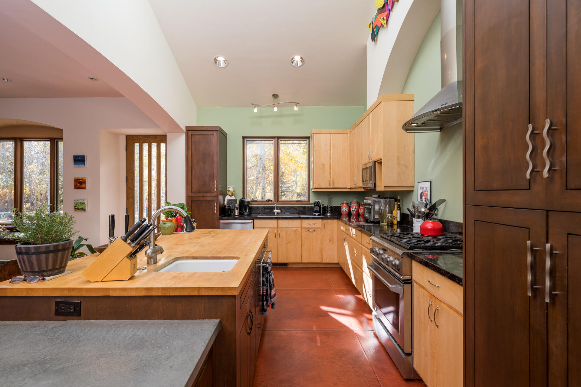 35 Greenhorn Road Blaine County, ID 83333 - Photo 13 of 55 Kitchen with room for family and friends