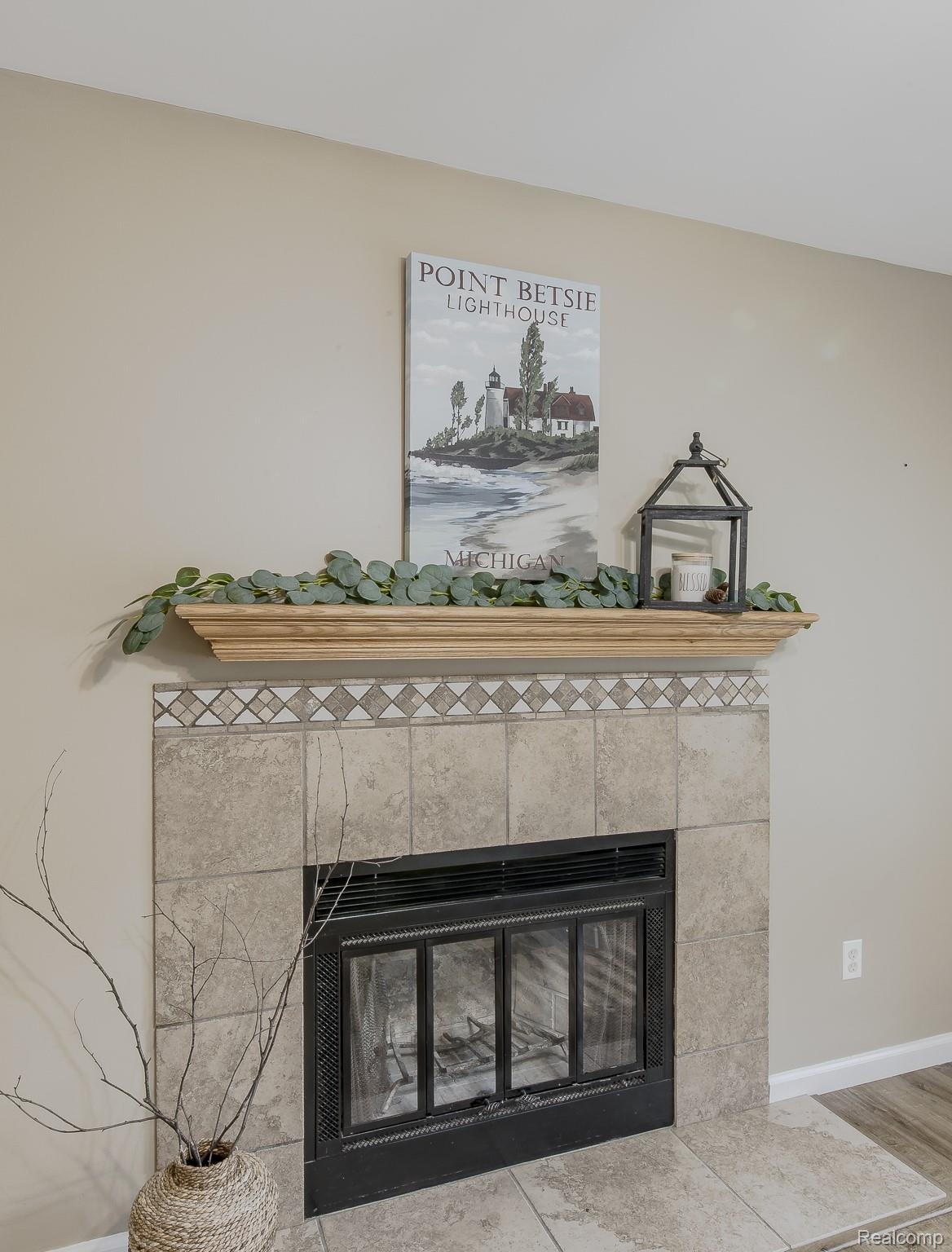 1665 Rosedale Street West Bloomfield, MI 48324 - Photo 7 of 41 Perfect for chilly evenings