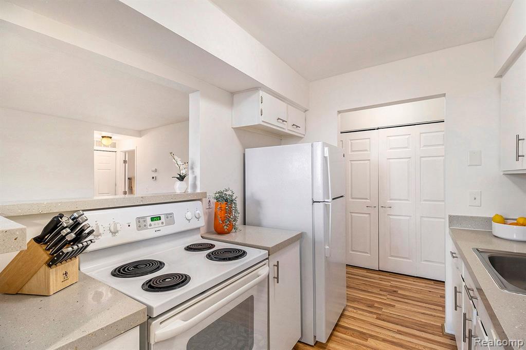 30022 West 12 Mile Road, Unit 2 Farmington Hills, MI 48334 - Photo 8 of 15