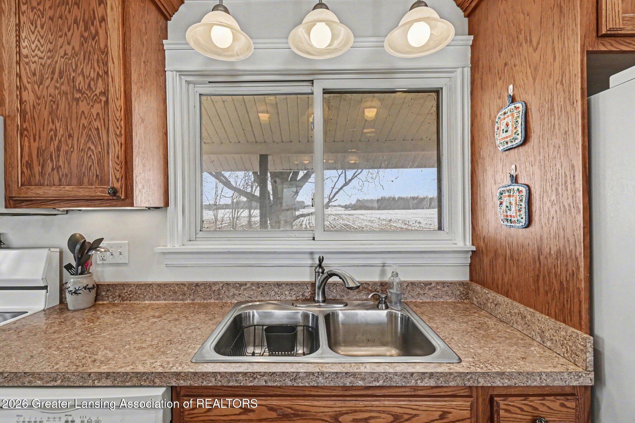 6260 West Chadwick Road Dewitt, MI 48820 - Photo 11 of 32 Kitchen