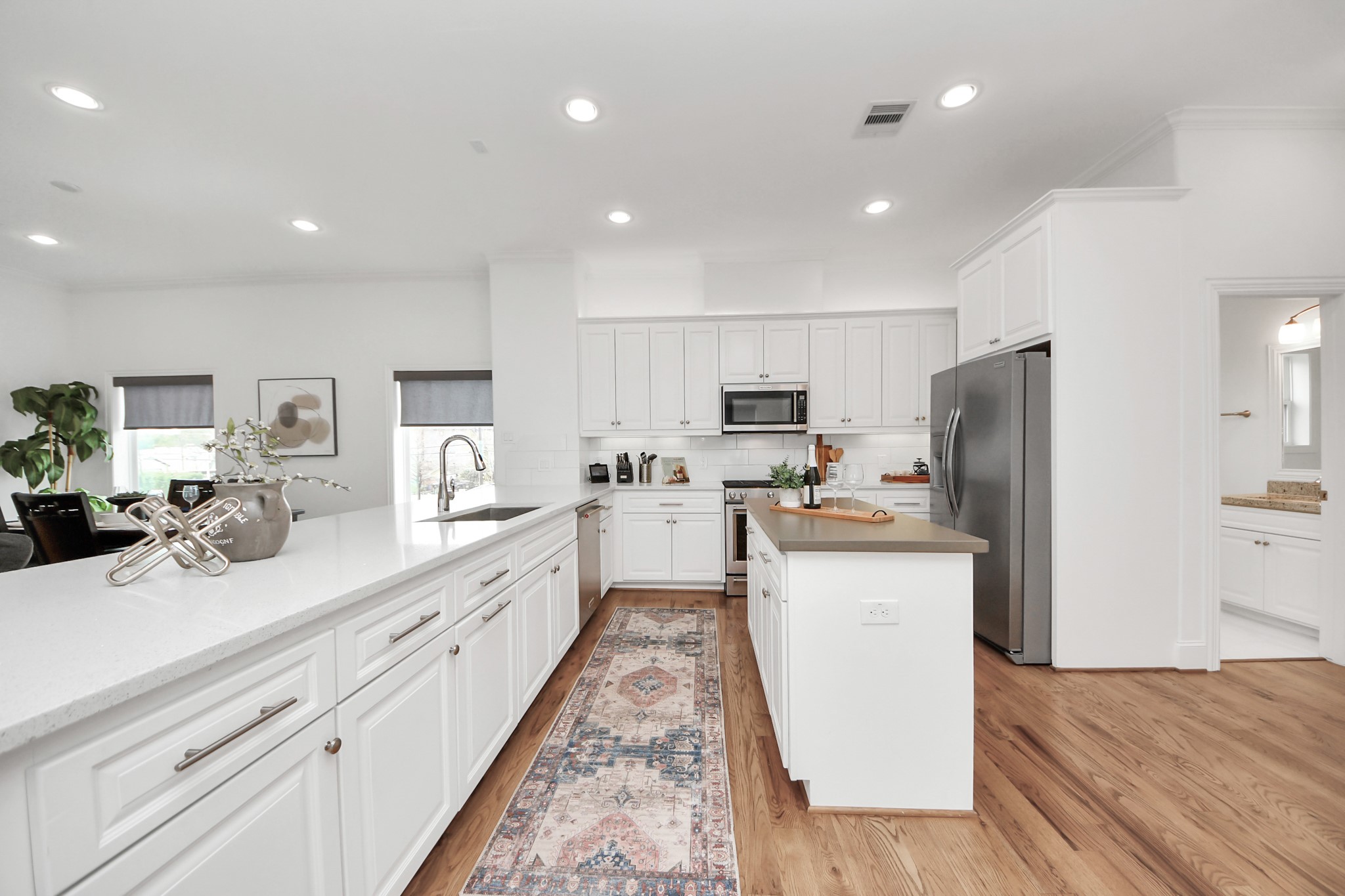 1628 West 24th Street Houston, TX 77008 - Photo 13 of 40 This open-concept kitchen, featuring a spacious island and a long peninsula that seats 4 to 6, makes entertaining a breeze.