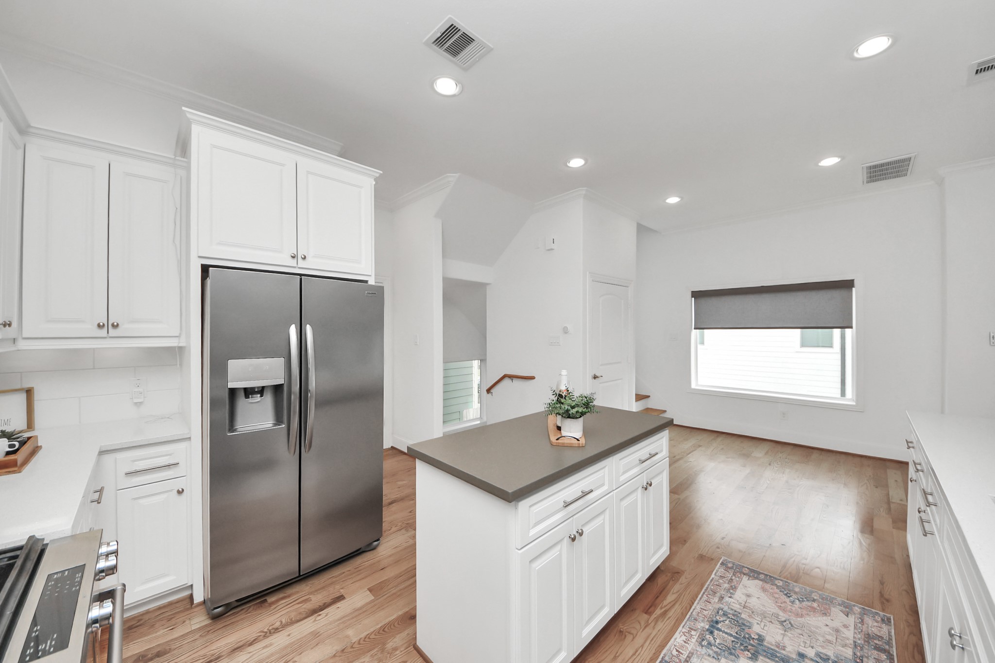 1628 West 24th Street Houston, TX 77008 - Photo 39 of 40 Experience the freedom of an open floor plan with spacious elegance, perfect for seamless living and entertaining.