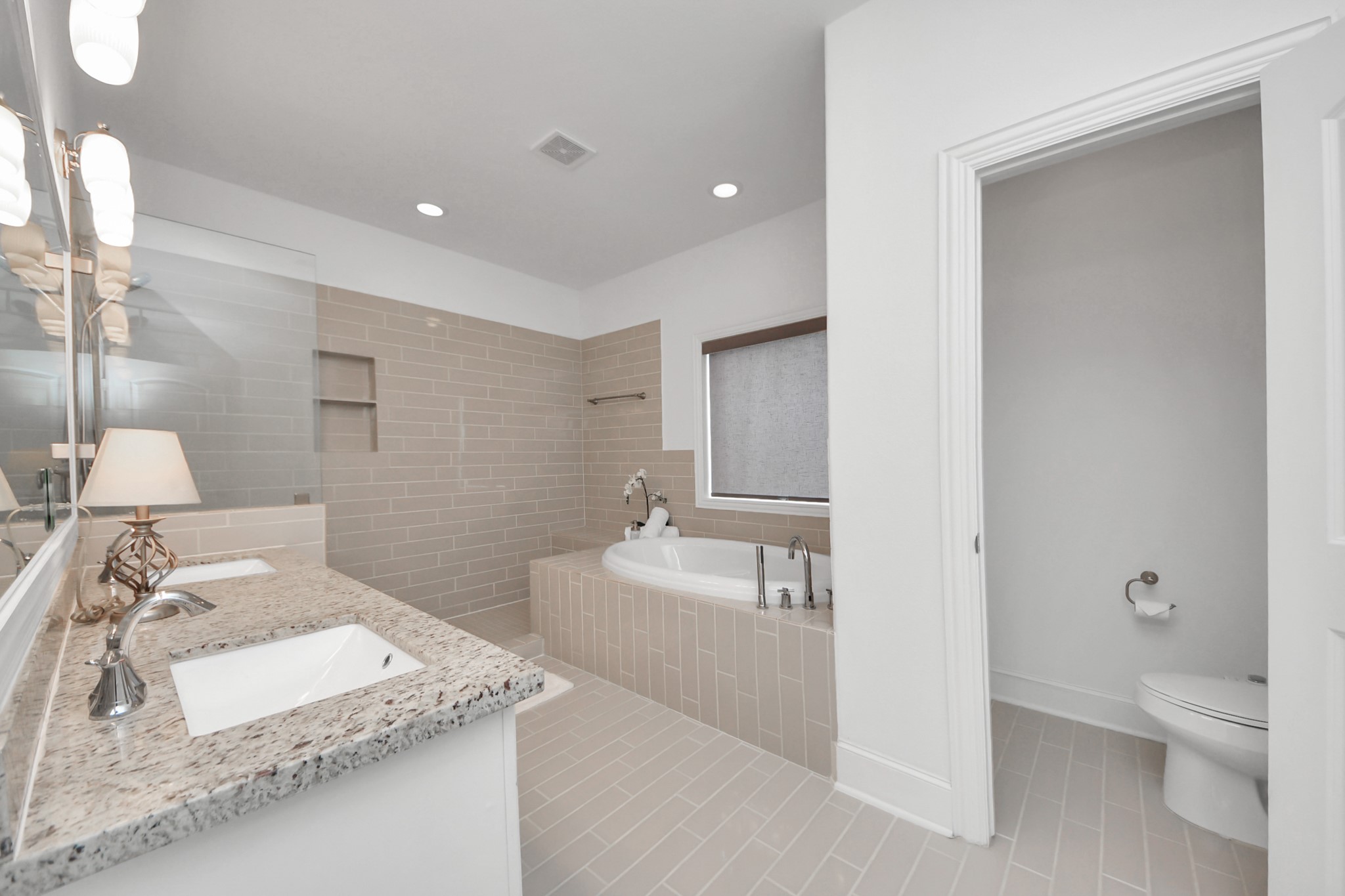 1628 West 24th Street Houston, TX 77008 - Photo 24 of 40 Welcome to the luxurious primary suite, featuring dual sinks, a spacious walk-in shower, a relaxing soaking tub, and a private toilet room for ultimate comfort and convenience.