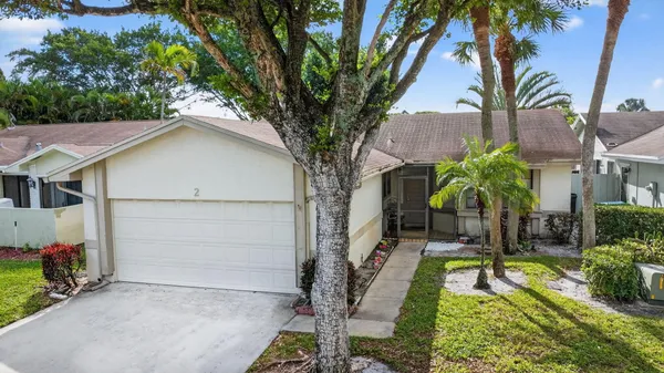 $420,000 | 2 Cambridge Place, Boynton Beach, FL 33426