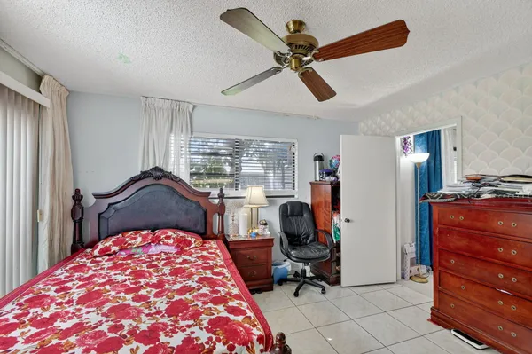 $420,000 | 2 Cambridge Place, Boynton Beach, FL 33426