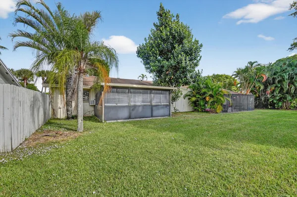 $420,000 | 2 Cambridge Place, Boynton Beach, FL 33426