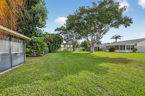 $420,000 | 2 Cambridge Place, Boynton Beach, FL 33426