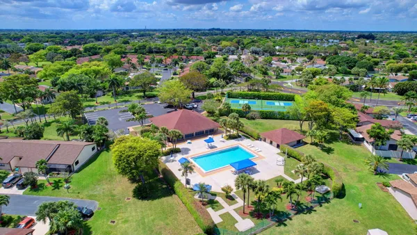 $420,000 | 2 Cambridge Place, Boynton Beach, FL 33426