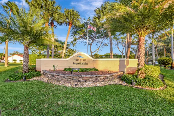 $420,000 | 2 Cambridge Place, Boynton Beach, FL 33426