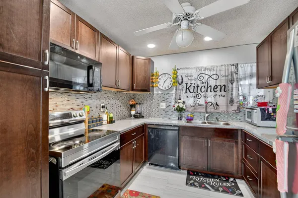 $420,000 | 2 Cambridge Place, Boynton Beach, FL 33426