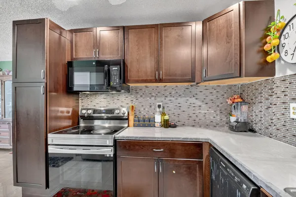 $420,000 | 2 Cambridge Place, Boynton Beach, FL 33426