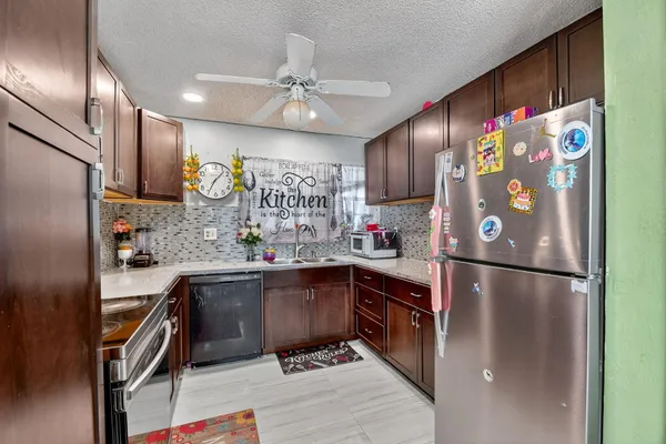 $420,000 | 2 Cambridge Place, Boynton Beach, FL 33426