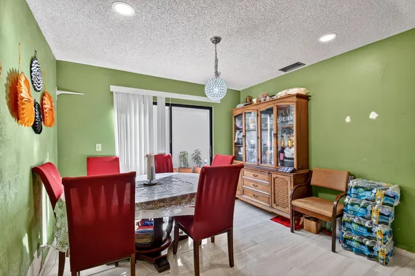 $420,000 | 2 Cambridge Place, Boynton Beach, FL 33426