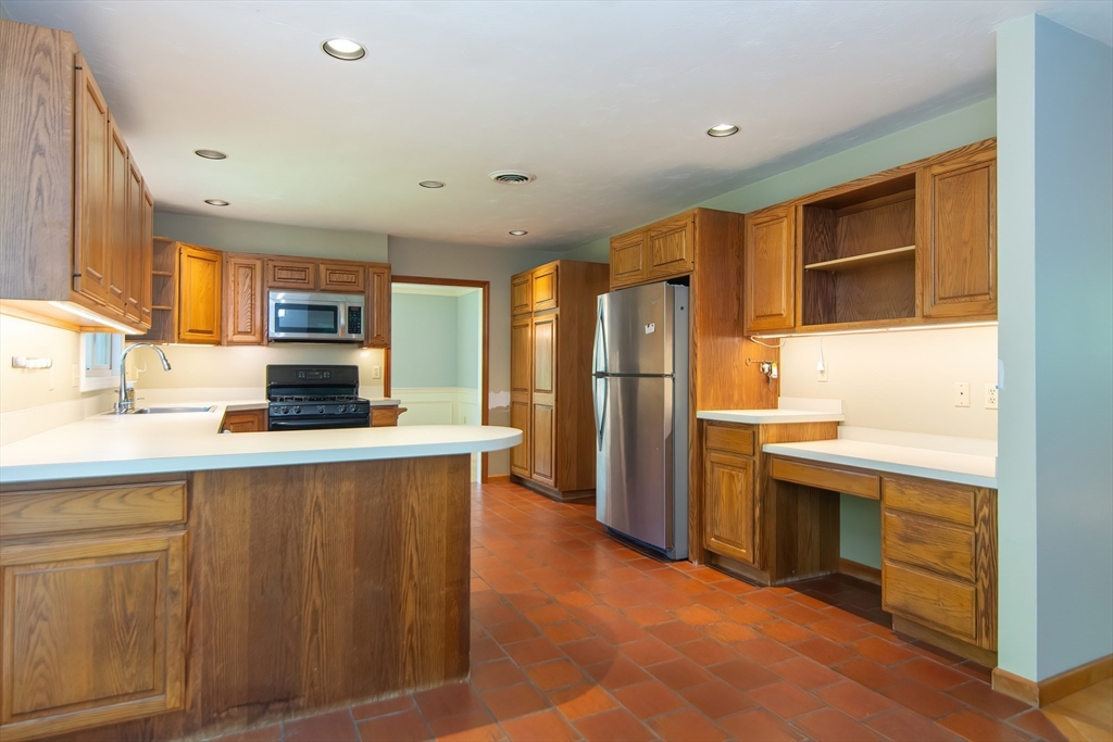 16 Walnut Hill Road Millis, MA 02054 - Photo 6 of 42 Gallery Image 6