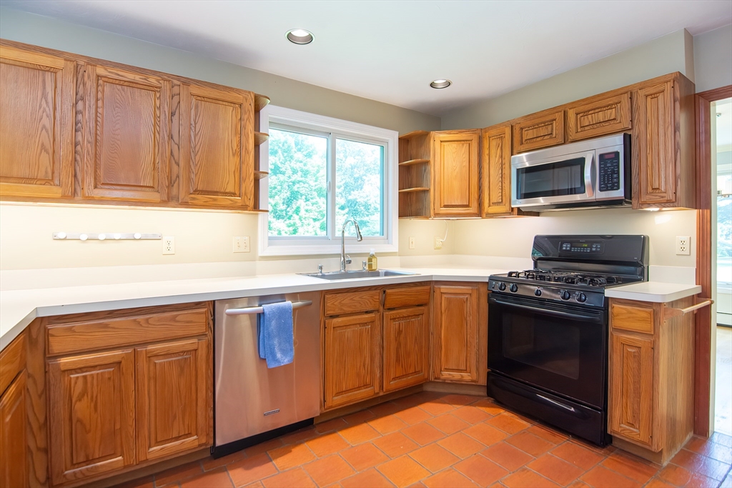 16 Walnut Hill Road Millis, MA 02054 - Photo 8 of 42 Gallery Image 8