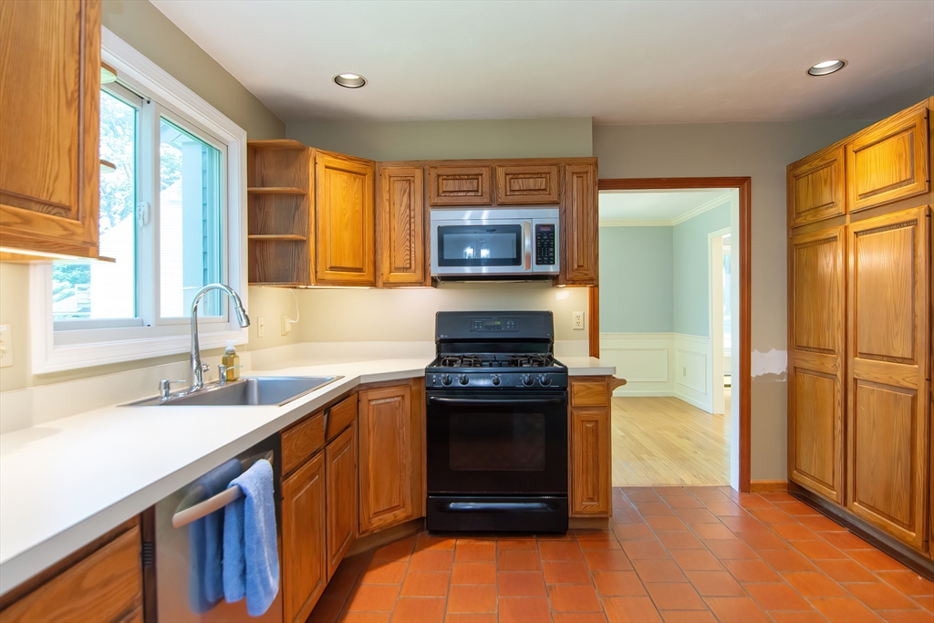16 Walnut Hill Road Millis, MA 02054 - Photo 10 of 42 Gallery Image 10