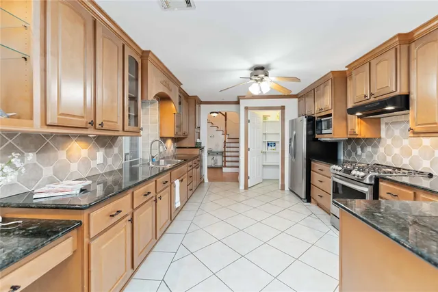 $392,000 | 606 Packer Court, Webster, TX 77598