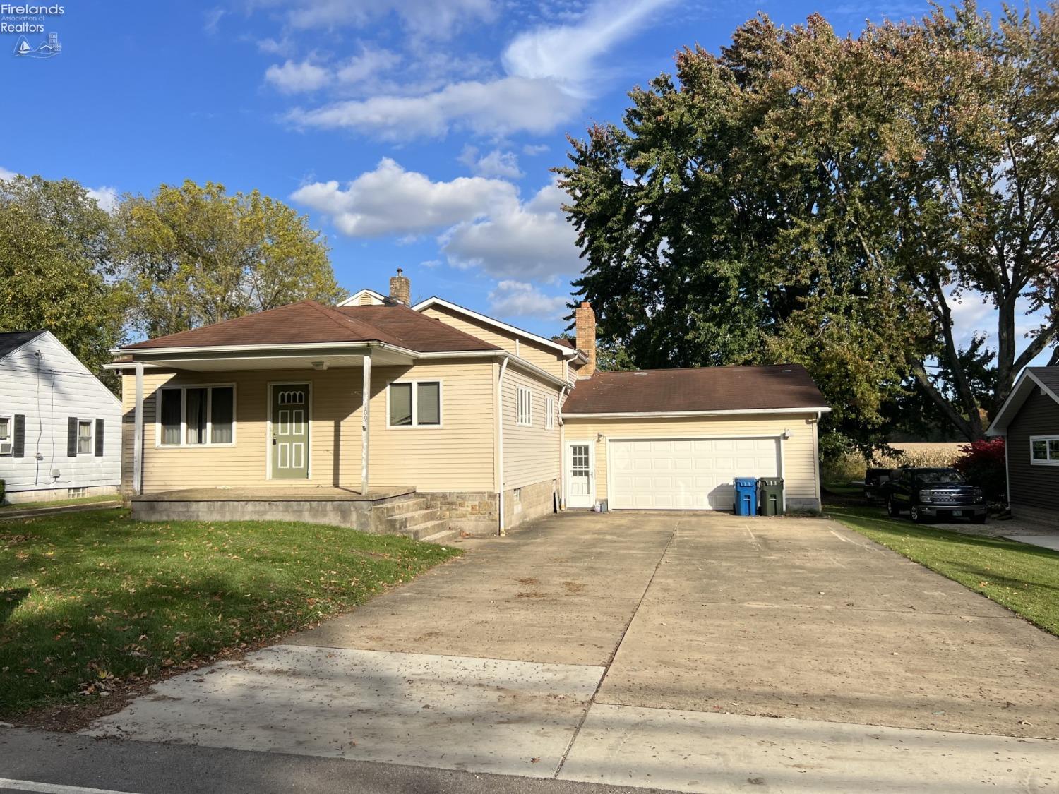 109 Annis Road Amherst, OH 44001 - Photo 1 of 12 Gallery Image 1